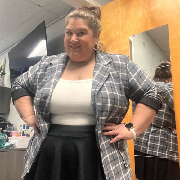 Meet your Posher, Roxy - Picture 11 of 12